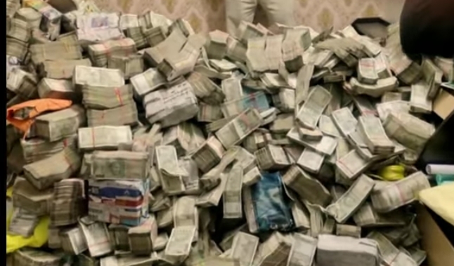 ईडी की छापेमारी में मंत्री आमलगीर आलम के सहायक और नौकर के घर से करोड़ों रुपया बरामद