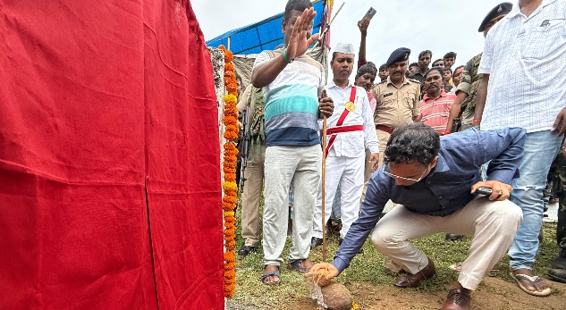 बरहेट प्रखंड के फुलभंगा में 50 बेड वाले प्रीफैब्रिकेटेड फील्ड अस्पताल का शिलान्यास