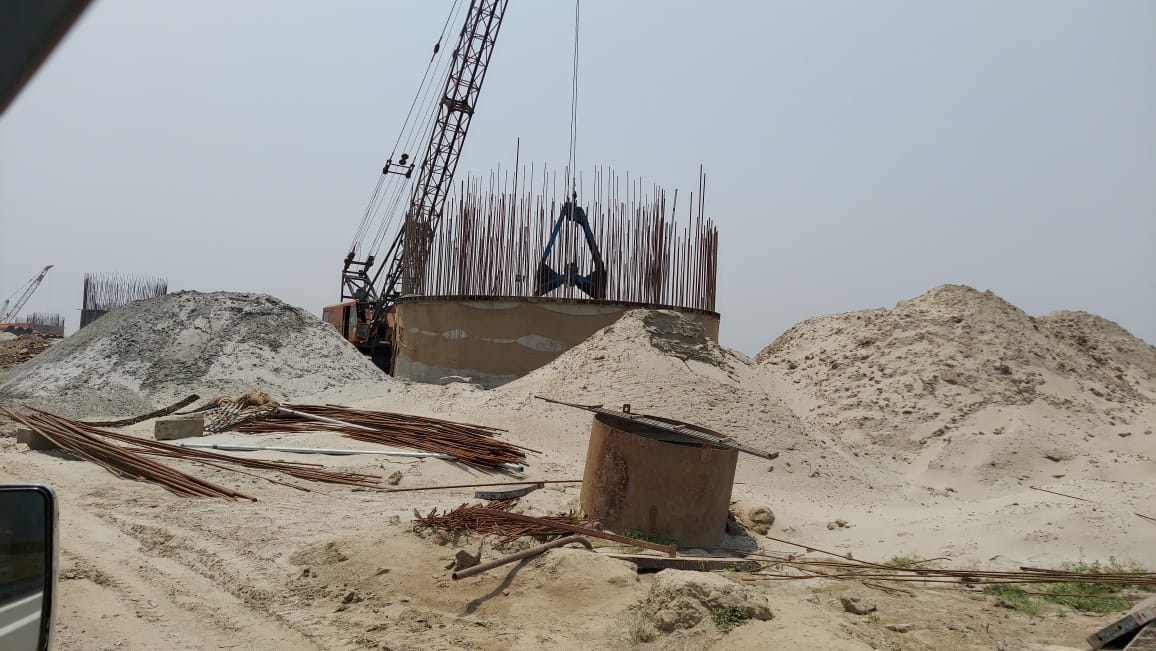 जबरदस्त आंधी तूफानों से गंगा पुल निर्माण कंपनी डीबीएल को करोड़ों का नुकसान