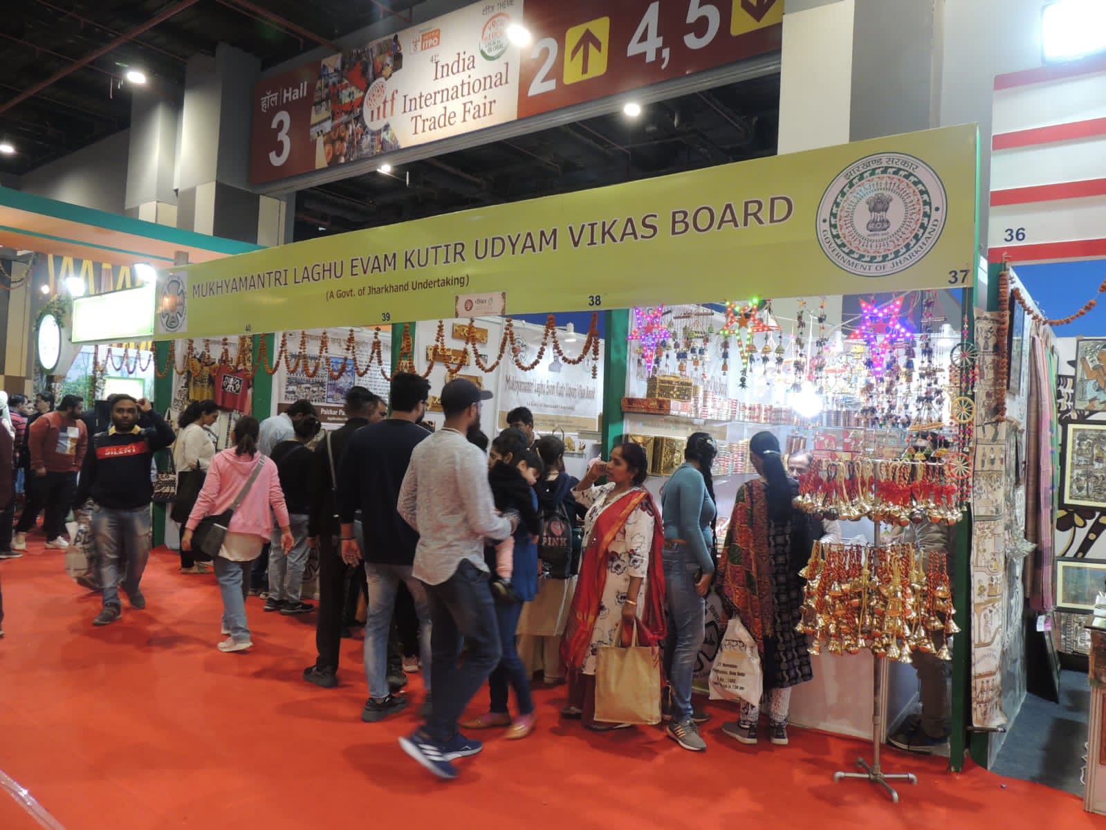 इंडिया इंटरनेशनल ट्रेड फेयर- 2022में चांडिल का तसर सिल्क बना लोगों की पसंद,झारखण्ड के मधु की मिठास ने बनाया कायल