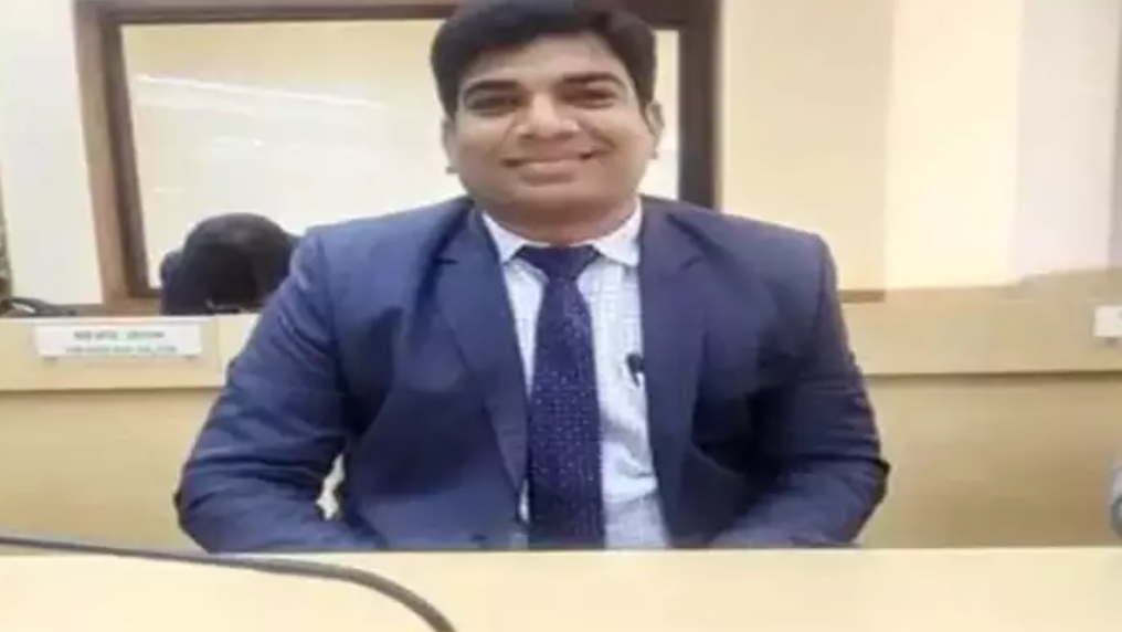 मुख्यमंत्री ने आईएएस अधिकारी सैयद रियाज अहमद को किया निलंबित