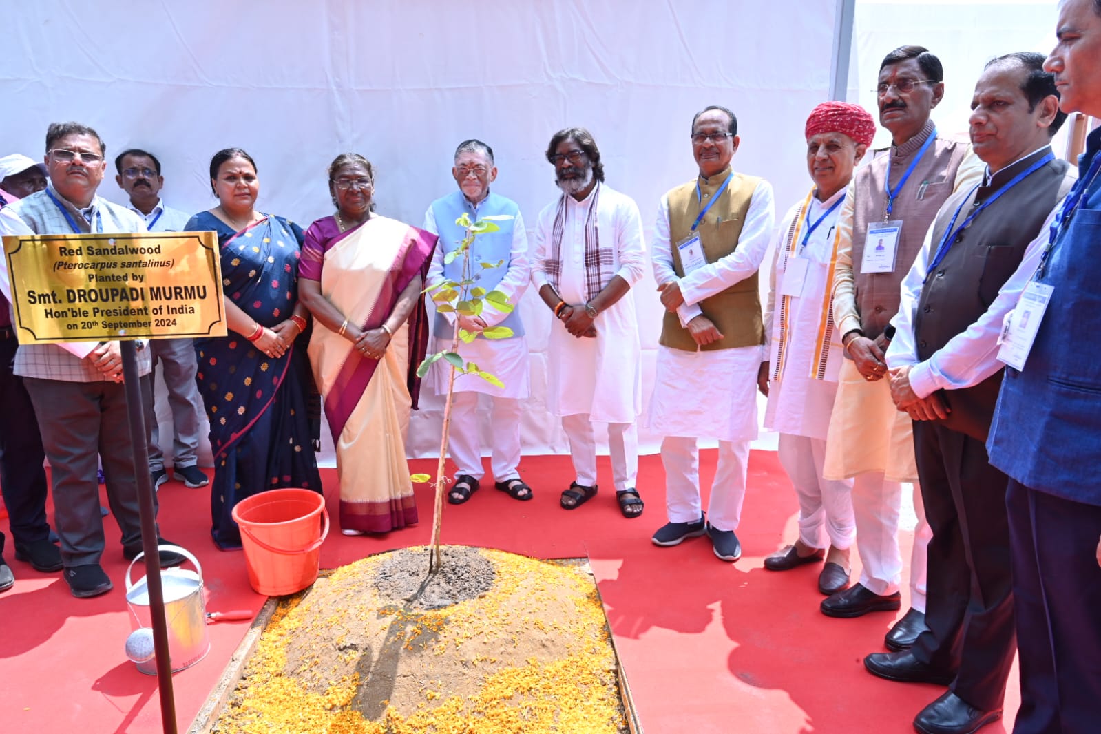 राष्ट्रपति ने संस्थान के परिसर में