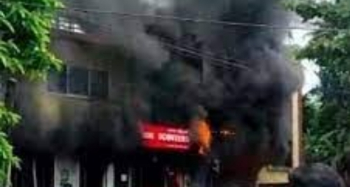 सिकंदराबाद के होटल में लगी भीषण आग एक महिला समेत आठ लोगों की गई जान