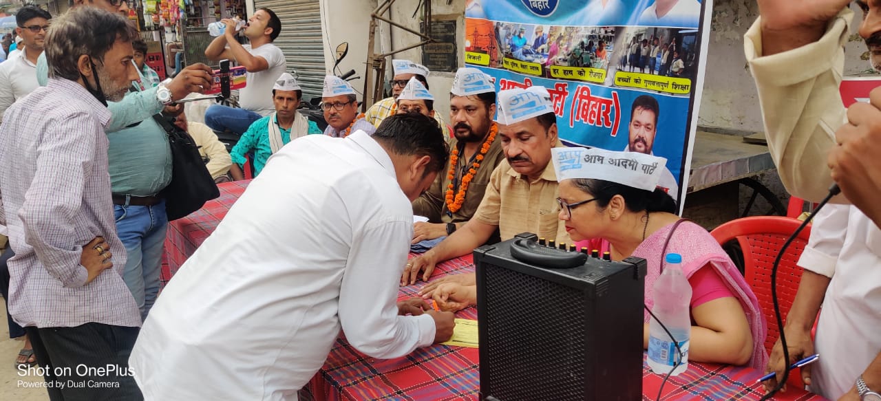 नूनकी चौराहे पर आप ने चलाया जनसंवाद सदस्यता अभियान