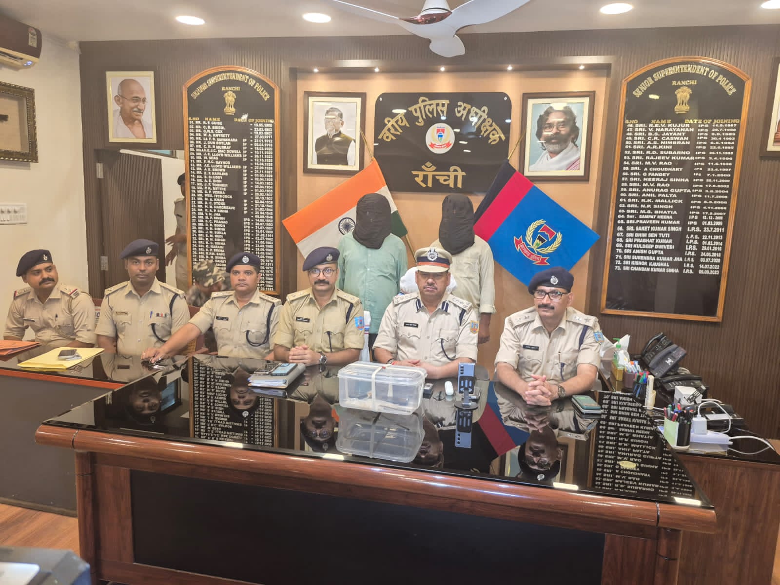 चेन छिनतई मामला,दो युवक गिरफ्तार,कई आभूषण बरामद