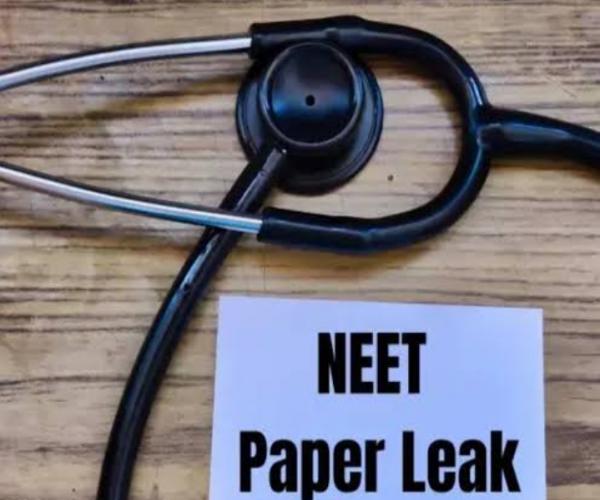 नीट पेपर लीक से देश भर में बवाल, एक अभियुक्त हिरासत में