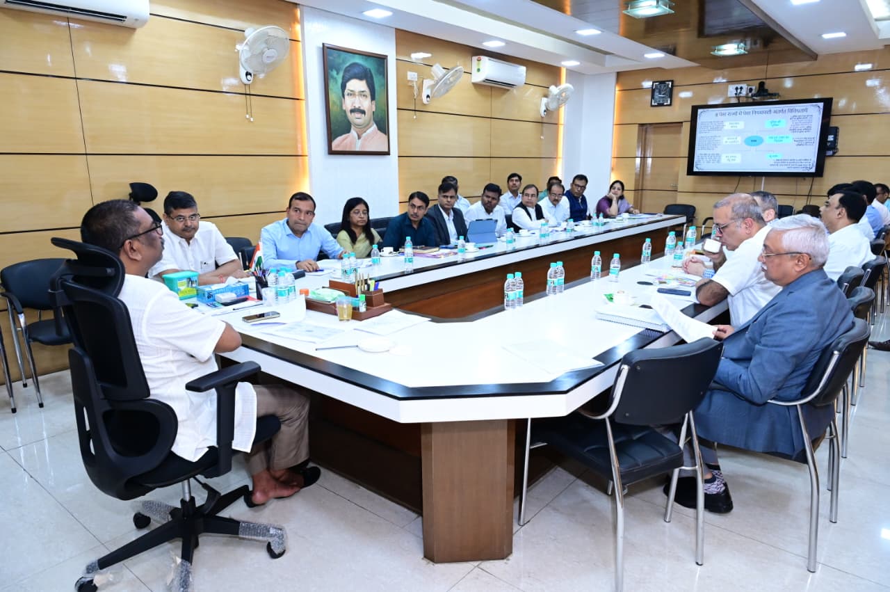 मुख्यमंत्री हेमन्त सोरेन ने झारखंड पेसा नियमावली को लेकर वरीय अधिकारियों के साथ की उच्च स्तरीय बैठक