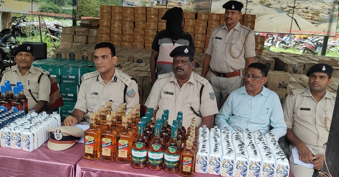 सिमडेगा पुलिस बड़ी सफलता,एक करोड़ रुपए से अधिक मूल्य की चालीस हजार बोतल अवैध शराब जप्त